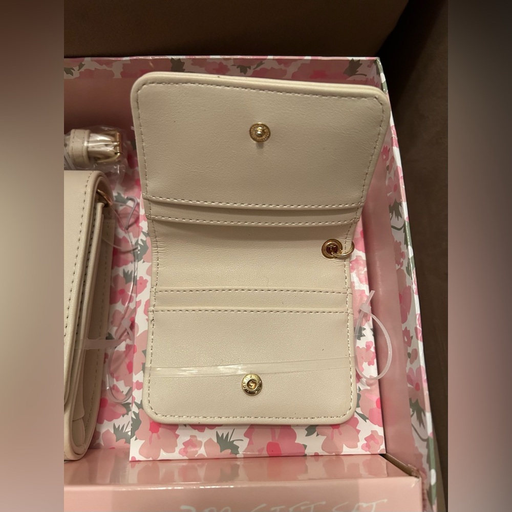 *New* Betsey Johnson Cream and Pearl 3 Piece Gift Set - Picture 11 of 16